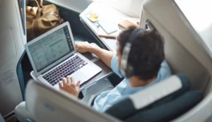  Cathay Pacific Introduces Complimentary Wi-Fi in First and Business class 